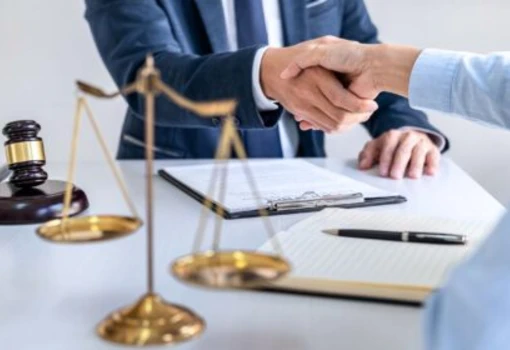 Jak wybrać adwokata w Katowicach? Kluczowe kwestie, na które warto zwrócić uwagę