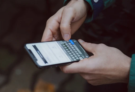 Umowa przez WhatsApp, SMS i mail. Brak podpisu nie uchroni Cię przed skutkami