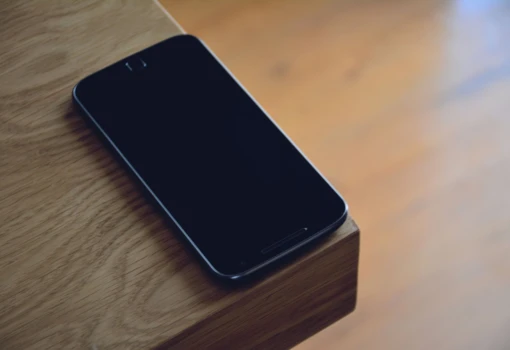 Nagrywanie rozmowy z ukrycia: kiedy telefon w kieszeni jest legalny, a kiedy grozi więzieniem?